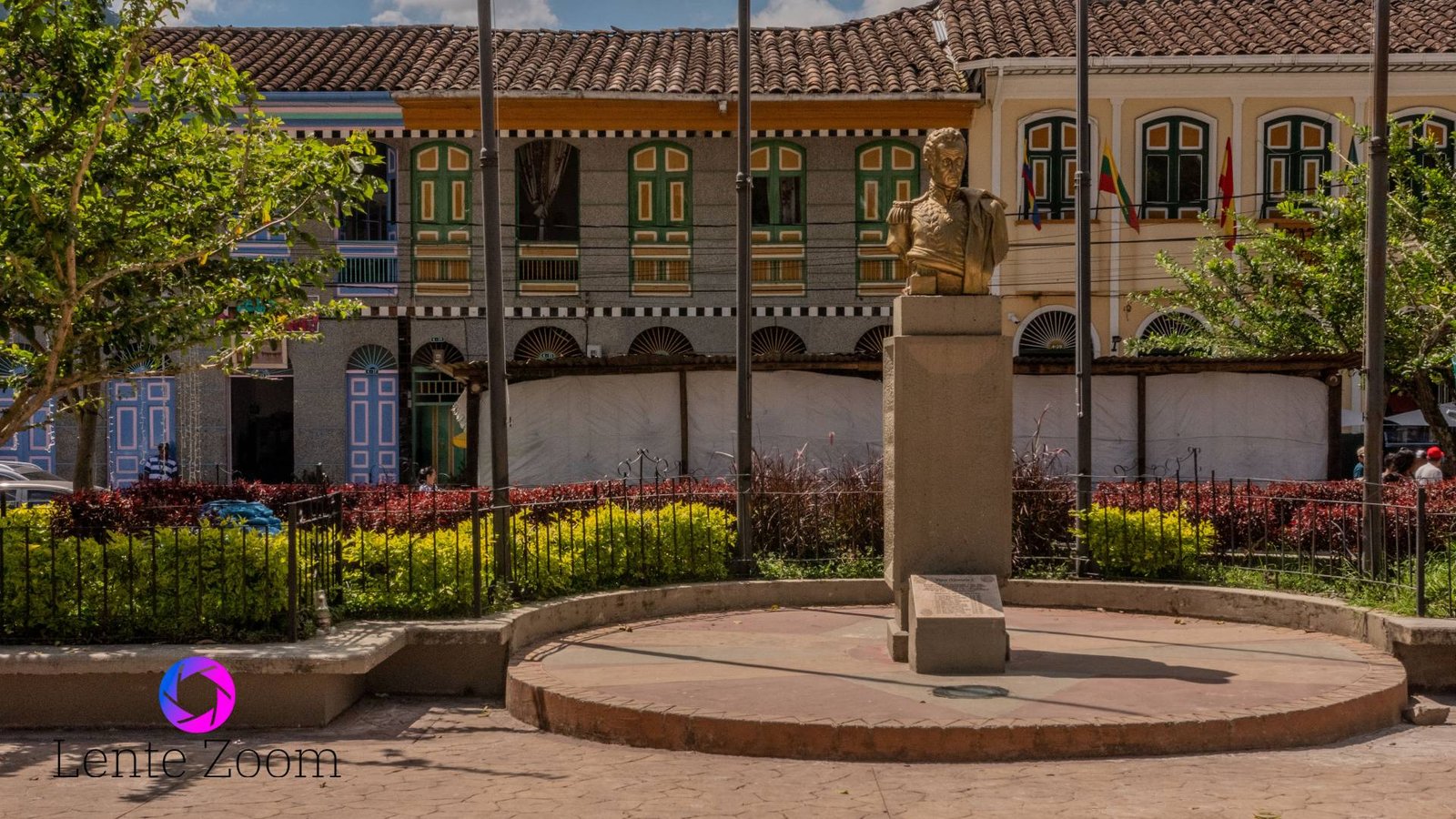 Estructura donde está la estatua de Simón Bolívar 