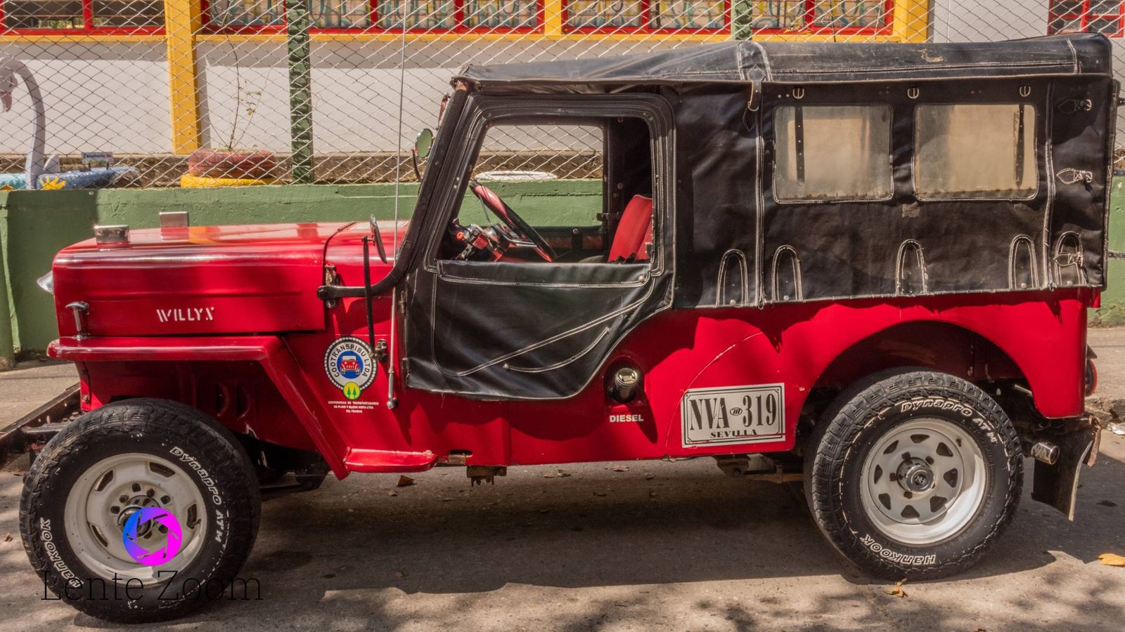 Un jeep parqueado siendo partícipe de las Fotos de Pijao, Quindío