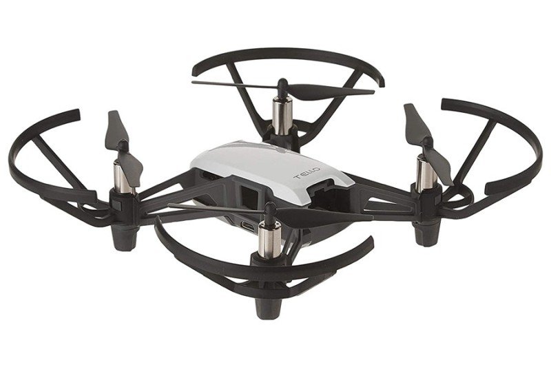 Dron sin patas en las hélices pero con protectores para las mismas, de color negro con blanco 